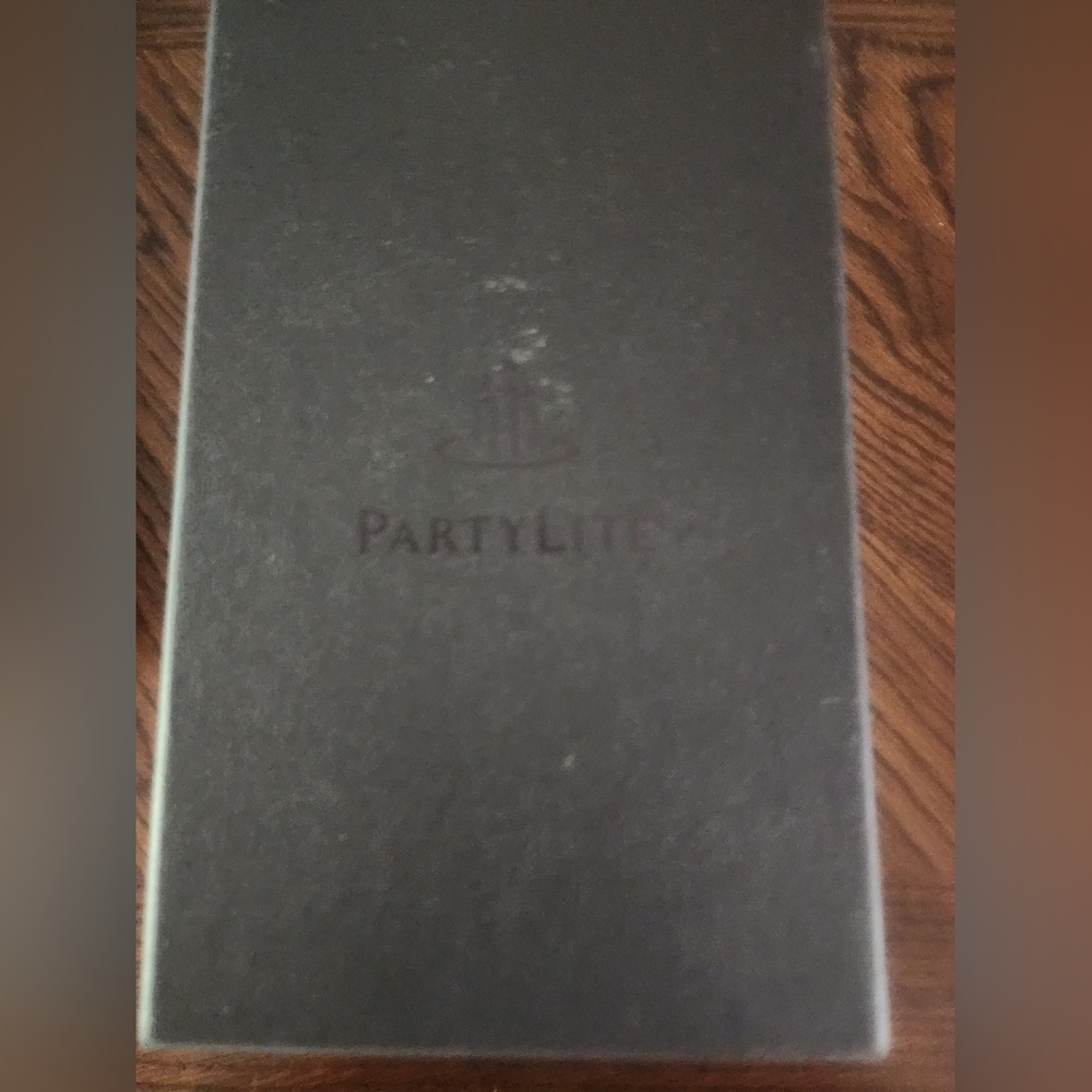 PartyLite Reed Diffuser Holder - Picture 3 of 7